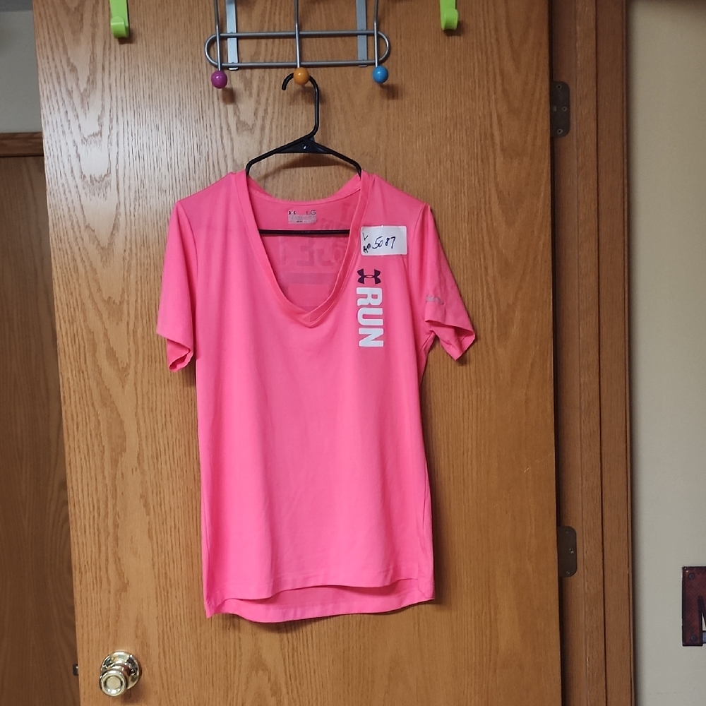 Under Armour Women's Bright Pink Short Sleeve Tee L number 5087.. lower v neck